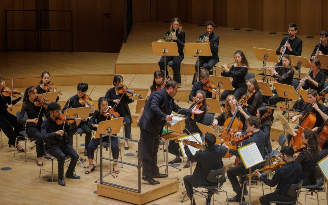 Das Moritzburg Festival Orchester 2024 mit Werken von Wolfgang Amadeus Mozert, Richard Strauss, Anna Clyne und Jonathan Leshnoff